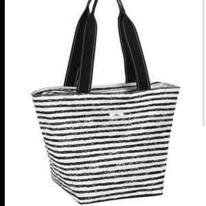 NWOT Scout Black and White Daytripper Tote